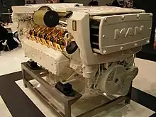 Motor MAN V12-1800, 1600 bar, 1800 CP, cuplu 6020 Nm / 1200&nbsp;rpm.