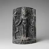 Stelă cu Horus; 332–280 î.Hr.; clorit cu șist; înălțime: 20,5 cm; Muzeul Metropolitan de Artă