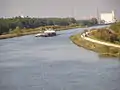 Șlep pe Canalul Main-Dunăre, vedere spre ecluza la Eibach.