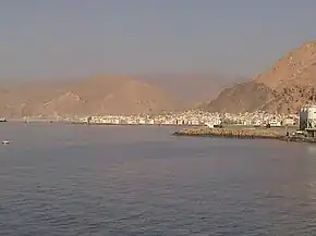 Al Mukalla văzut din largul Oceanului Indian