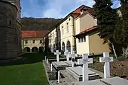 Morminte aflate în incinta mănăstirii