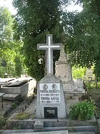 Mormântul prof.dr. Mihai Todosia în cimitirul Mănăstirii Podgoria Copou