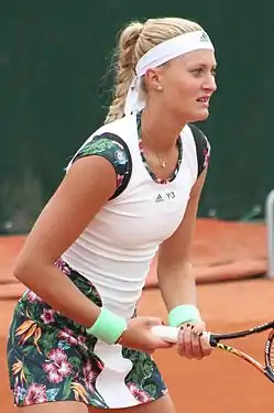 Kristina Mladenovicdublu feminin