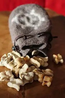 Zaruri improvizate din oase de animale