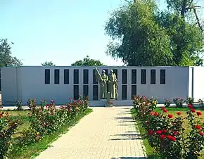 Memorialul consătenilor căzuți în Al Doilea Război Mondial.