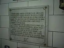 Pisania gravată în marmură.