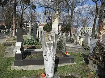 Cimitirul Hajongard, Parcela II. b. Nr. topo: 56
