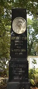 Mormântul comun al actorilor István Szentgyörgyi (1842–1931) și György Kovács (1910–1977) în Cimitirul Central din Cluj.