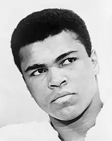 Muhammad Ali, boxer american, campion mondial la box