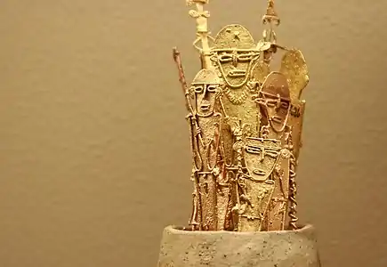 Colecție de tumjouri din Muzeul Aurului din Bogotá, în Columbia