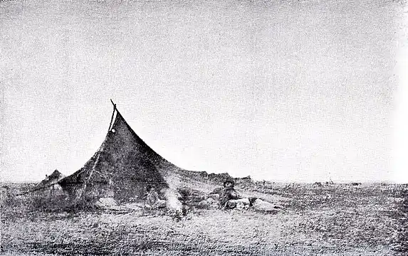 Corturi de țigani la apusul soarelui