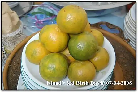 Lămâii de diferite culori, inclusiv citron