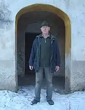 Hermann Schmidt, unul dintre puținii sași rămași în fostul Nou Săsesc și care are grijă de biserică