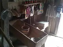 Ohaba este un sat aparținând de comuna Șinca (județul Brașov) situat la poalele Munților Făgăraș, în partea estică a Țării Făgărașului. Satul, străbătut de DN73A Predeal-Șercaia, este situat la circa 20 km de orașul Făgăraș. Moara din Ohaba este încă activă și cea mai veche moară tradițională din Țara Făgărașului. A fost construită în 1873 și de atunci a rămas permanent în posesia familiei. În anii grei ai colectivizării (încheiată în 1962), strămoșul lor a fost declar chiabur și doi ani a suportat detenția la Făgăraș, dar nu a cedat. Moara actuală păstrează piesele inițiale, nefiind ”modernizată”. Chiar și cele două pietre de moară, având fiecare circa 1 tonă și confecționate din cremene în anul 1873 în Franța, la Lyon, sunt originale. Această moară este inclusă în circuitul european al morilor. Apa ajunge la moară pe o derivație (canal) din Râul Șercăriței care traversează satul. Moara este compusă în principal din două pietre: una fixă și una mobilă. Cu ”scafa” se toarnă boabele între pietre și se obține ”măcinatul”. Moara macină deopotrivă și grâul și porumbul, iar pe jgheabul inferior se obține făina necernută. Un șurub metalic acționează un sistem cu grindă care ridică sau coboară piatra mobilă modificând distanța dintre pietre de moară, obținîndu-se astfel făină având granulația dorită. Întreaga moară este acționată hidraulic printr-un sistem de roți de lemn antrenate prin curele. Forța hidraulică pune în mișcare atât piatra de moară, cât și sistemul de cernere aflat deasupra. ”Măcinatul” este transportat sus prin cupe atașate la o curea lungă, se face separarea și astfel se obține făina albă, făina neagră și tărâțele. Măcinatul tradițional are niște avantaje incontestabile. Omul care vine la moară cu porumb sau grâu, primește exact făina obținută din grăunțele pe care le-a adus. Spre deosebire de instalațiile industriale, aici măcinarea se face lent și la rece. Un sac de grăunțe (grâu sau porumb) de 40 kg este măcinat în circa trei ore și jumătate. Astfel se obține o făină superioară din punct de vedere calitativ, care păstrează nutrienții și vitaminele. Cu toate că nu se adaugă aditivi alimentari, se consideră că făina obținută aici se păstrează mult mai bine. Domnul Popa, proprietarul morii, apreciază că în ultimii ani se constată o revenire a interesului oamenilor pentru morăritul tradițional. De asemenea, turiștii, venind de pe toate continentele, sunt atrași atât de moară, cât și de frumoasele locuri de aici.