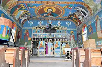 Interiorul bisericii noi