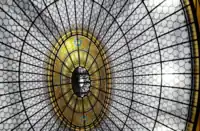 Carlo Bazzi, "Vetrata a soffitto", alcătuită din 18.000 de plăci de sticlă realizate manual, Palatul Edison, Milano