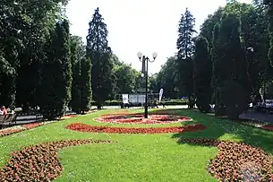 Parterul central privit dinspre intrarea principală (est)