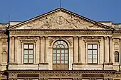 Fronton baroc al Pavilionului Saint-Germain-l'Auxerrois, parte din Palais du Louvre (Paris)