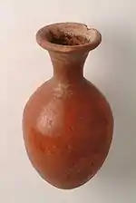 Vază egipteană de ceramică roșie lustruită