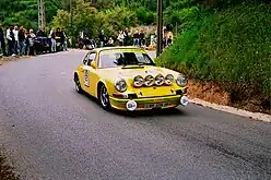 Porsche 911 în timpul unei urcări la Pegomas-Tanneron retro-clasic (2005)