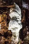 Stalagmite "Diamant alb" - un simbol al peșterii