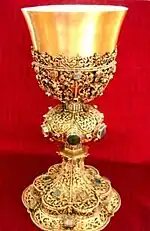 Potir realizat de Sebastian Hann, cu decor vegetal floral și cu tema răstignirii lui Isus, alături de martiriul Sfântului Sebastian, Muzeul Național de Artă al României