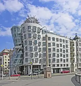 Casa care dansează, arhitect: Frank Gehry