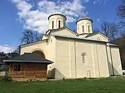 O altă imagine a Bisericii „Sf. Nicolae”, cu cele două cupole