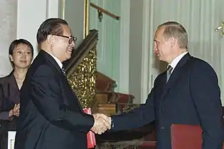 Putin și Jiang semnează Tratatul de prietenie și cooperare