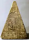 Piramidion al lui Iufaa; 664–525 î.Hr.; calcar pictat; înălțime: 36 cm; Muzeul Metropolitan de Artă (New York City)