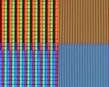 Pixeli albaștri și portocalii pe un ecran de televiziune LCD. În stânga mărirea sub-pixelilor roșii, verzi și albaștri.