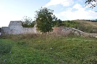 Porțiune din zidul de incintă a bisericii evanghelice fortificate din  Cenade