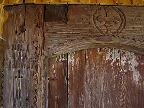 Partea stânga-sus a portalului