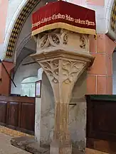 Amvonul neogotic ce datează din a doua jumătate a secolului al XIX-lea.