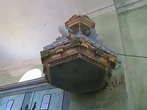 Coronamentul amvonului