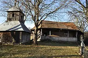 Biserica și clopotnița (sud)