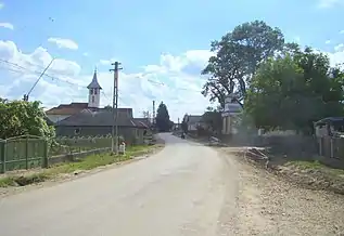 Biserica şi împrejurimile