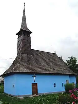 Biserica de lemn din sat