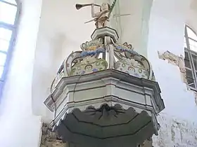 Coronamentul amvonului