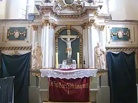 Altarul, realizat de Michael Wolf din Sighişoara (sculptor) şi Josef Lob din Viena (pictor)