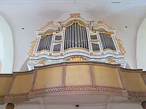 Orga bisericii construită în anul 1808 de Johann Thois, reparată de Wilhelm Hörbiger în 1878