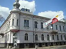 Casă, monument istoric, azi sediu Romtelecom