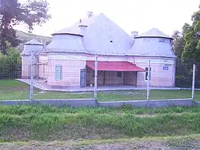 Școala (fosta reşedinţă a grofului maghiar)