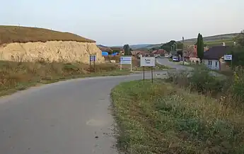 Intrarea în localitate dinspre Cornești