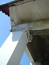 Stâlp şi consolă la pridvor