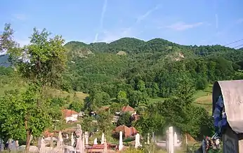 Cimitirul şi împrejurimile