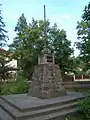 Monumentul din parcul localității