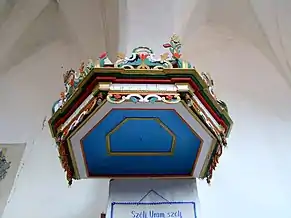 Coronamentul amvonului