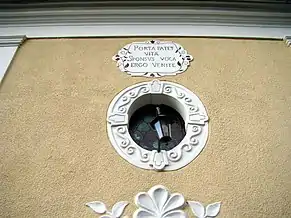 "Ușa vieții e deschisă; cheamă-L pe Mire, apoi vino."