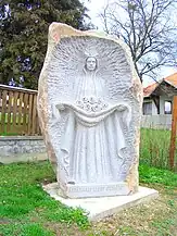 Statuie arătând-o pe Sf. Maria